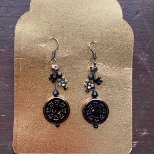 🖤 Black and Gold Beaded Earrings 🖤